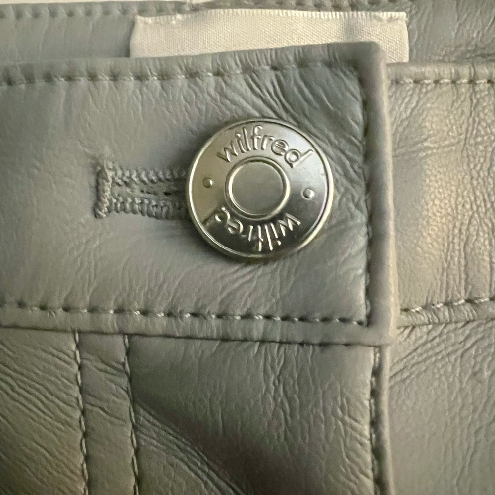 Wilfred By; Aritzia Light Gray Faux Soft LeatherWomen’s Pants, Size 2 - Picture 4 of 9